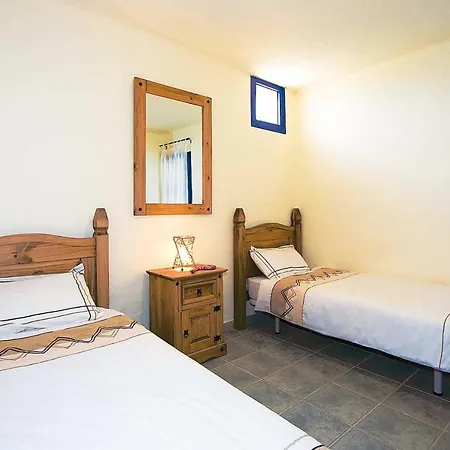 Villa Sleeps 6 Pool Wifi Corralejo