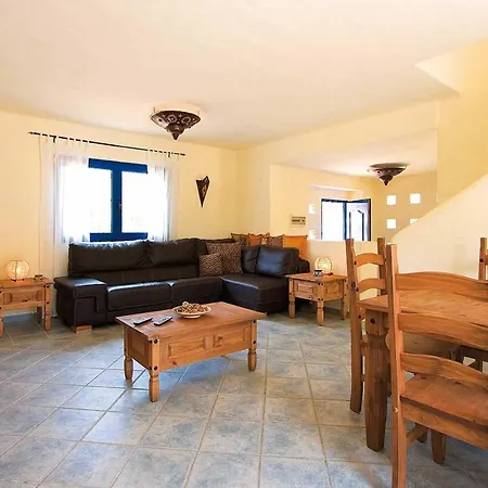 Sleeps 6 Pool Wifi Villa Corralejo