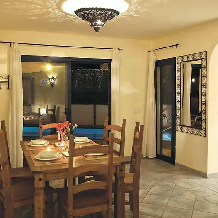 Villa Sleeps 6 Pool Wifi *