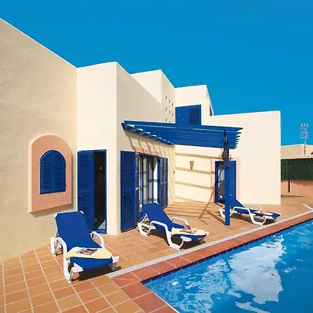 Sleeps 6 Pool Wifi Villa *